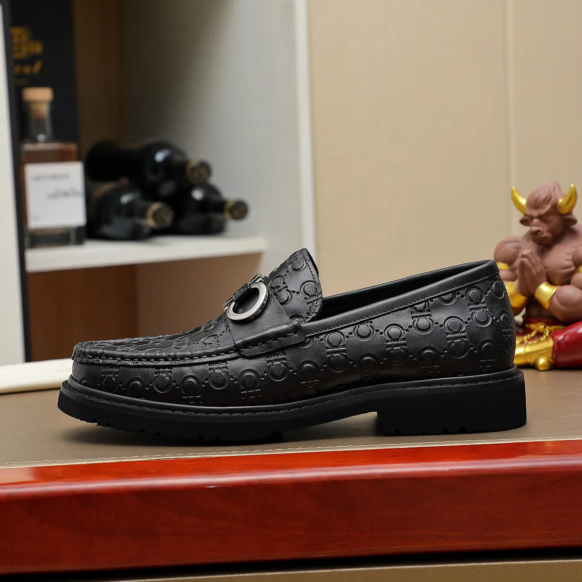 Men's shoes 💰500 Ferragamo [Ferragamo] top imported suit men's shoes 💯Original copy of the official website, product materials: selected imported embossed calfskin + luxury hardware buckle accessories ~ imported water-dyed cow 🐂 leather lining. Strong three-dimensional visual effect, original combination outsole, multiple colors available😘 Size: 38-44 (.45.46.4. Customized)